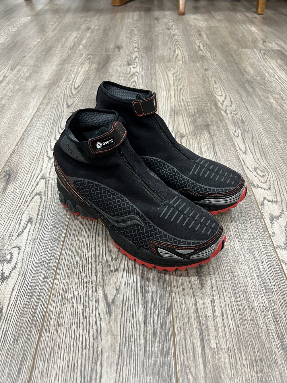 Saucony Razor Trail Running Shoes – Women’s 7.5 – Black/Red